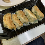 餃子とワイン屋 - 