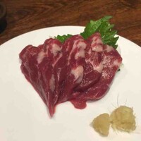 馬刺しと焼き鳥 グルマン三年坂 - 