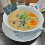 一心 - 煮たまごラーメン(750円)