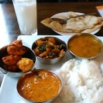 DELHI Dining - ※奥のラッシーはクーポンサービスです。