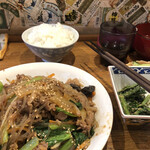 もんぱち - 牛バラと野菜・春雨の甘辛炒め（チャプチェ）