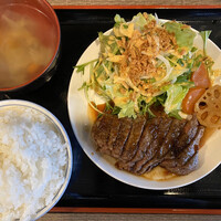 ブルーキッチン 堺筋本町店 - 牛サーロインのサービスステーキ