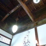 kokage - 高い天井でファンが回っているので涼しいです。