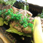 丸勝万吉 - 牛タン塩焼き、タップリのネギと一緒にどうぞｗｗｗ