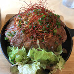 Bisutoro Rezan - スキレット入りのローストビーフ丼