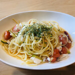 ビストロ レザン - 桜鯛とフレッシュトマトのペペロンチーノ