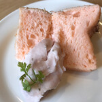 ビストロ レザン - 桜のシフォンケーキ　桜あんの入ったクリーム