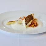 銀座 ハプスブルク・ファイルヒェン - 桜鯛のソテー 押し麦とパプリカのラグー 香ばしいホワイトアスパラガスを添えて。