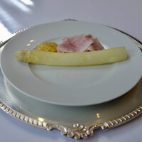 銀座 ハプスブルク・ファイルヒェン - ウィーナーバインシンケン（1680円）サービス料込+10％とホワイトアスパラガス1本（1000円）サービス料込+10％