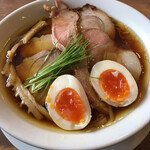 自家製麺 うろた - 醤油の純鶏ソバ 特製1100えん