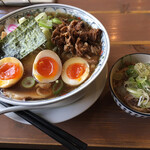 自家製麺 うろた - 正油の魚ソバ 肉増し1100えん 味玉100えん　ひねめし300えん