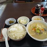 Tomoe Shiyokudou - 豚汁定食６８０円