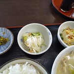 ともえ食堂 - 大根としらす干しの酢の物