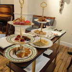 エメ・ヴィベール - ワゴンで小菓子サービス