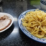 縁者 - チャーシューつけ麺980円の別盛りチャーシューと麺