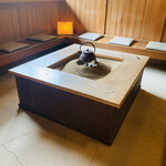 Roan Matsuda Sasayama Ten - 内観1：玄関の囲炉裏