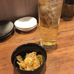 Chuuka & Bar Tensui - お通しのザーサイとハイボール