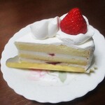 Fujiya - プレミアム国産苺のショートケーキ　今だけ、520円（以下 税込）が 260円。　　　　　2020.03.28