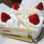 不二家 - プレミアム国産苺のショートケーキ　今だけ、520円（以下 税込）が 260円。　　　　　2020.03.28