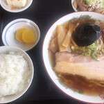 すがい食堂 - もつ煮定食