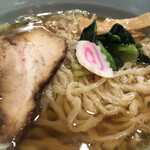 佐野らーめん 麺屋 翔稀 - すっきりとしたスープ
            モチモチだけど腰がある麺
            チャーシューは脂身が少ないのに美味しい