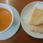 PADISAH - トマトスープとパン