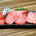 Kuroge wagyu yakiniku ushikuro - 