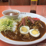 天龍飯店 - 横から  ワンプレート仕立てです。