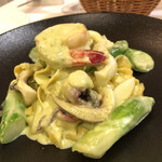 ラ・テンダ・ロッサ - スミイカとグリーンアスパラガスクレーマ