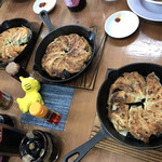 ねぎとにんにく - 餃子が3個、並んだ図