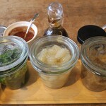 ブラウンオニオンカレーファクトリー - 卓上の様子。