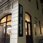 Ribs & Burgers - 重厚感ある外観