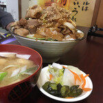 中華料理 阿Q - 肉丼