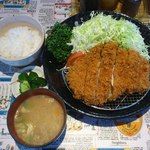 Tonkatsu Kunika - ロースかつ定食２６０ｇ（１６８０円）です。２０１２年４月