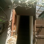 ルーエプラッツ ツオップ - 店内へ続く細い階段