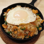 トンテキ食堂8 - 目玉ガーリックライス(550円)