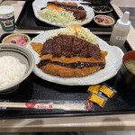 名古屋名物 みそかつ 矢場とん - わらじとんかつ定食　1800円