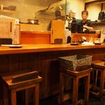 Sumibiyaki Tori Sugi No Ya - 店内（カウンター席）