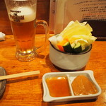 炭火焼鳥 杉の屋 - 付き出し（スティック野菜）