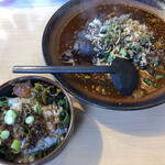 三国志 - 豚足麻辣担々麺（大盛）＆ 豚そぼろ丼