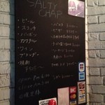 BAR SALTY CHAP - 入り口前の黒板