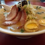 Ramen Koku Ya - 特盛・野菜いっぱい味噌らーめん☆チャーシュー＋煮たまご   横から☆