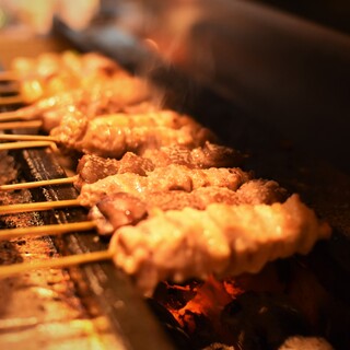 We use carefully selected branded chicken for each part and grill it ourselves over charcoal.