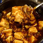 赤坂餃子楼 - ラー油と山椒の効いた麻婆豆腐