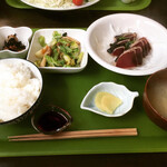 ごはん屋 一膳 - 日替わり定食(かつおのたたき) ¥600-
