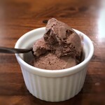 セイロン - ◆デザートは「チョコレートアイス」・・カレーが辛いので、甘党ではない私にも美味しく思えました。(^^;)
