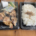 Washoku Sato - 若鶏の唐揚げ弁当　テイクアウト平日498円＋税→249円＋税でした
                        唐揚げ5個、竹の子の煮物、おろしポン酢入りです
                        ご飯大盛り無料でちりめんじゃこまでのっています