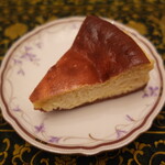 Petit Bonheur - バスクチーズケーキ(350円)
