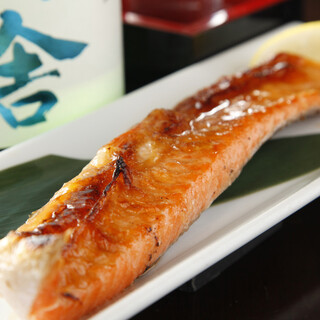 Hokkaidou Kaisen Ramu Shabu Kanzenkoshitsu Sanjuuhachi Futou Bitottei - ● 釧路沖産 ・鮭（ハラス）の炙り焼き