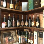 安部酒店 - 陳列してあるオールドボトル